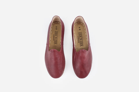 Chic burgundy leather loafers for women, featuring expert handcrafting and a vibrant, luxurious design.