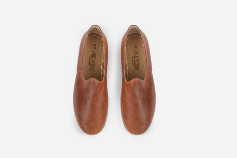 Stylish men's Chestnut leather loafers, featuring Italian leather and expert handcrafting from Turkey.