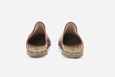 Sophisticated handmade leather slippers in chestnut for women, showcasing a rich color and artisanal craftsmanship.