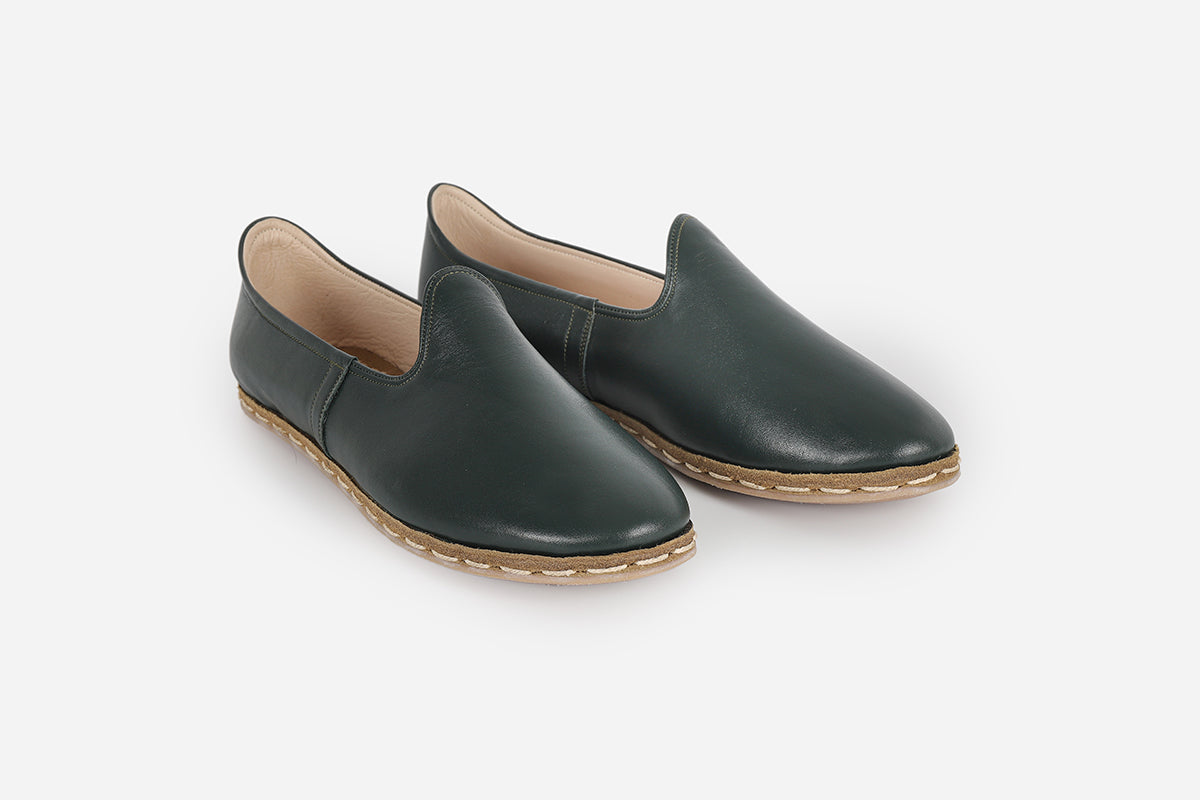 Elegant handmade leather loafers in evergreen for women, offering a sophisticated design and luxurious craftsmanship.