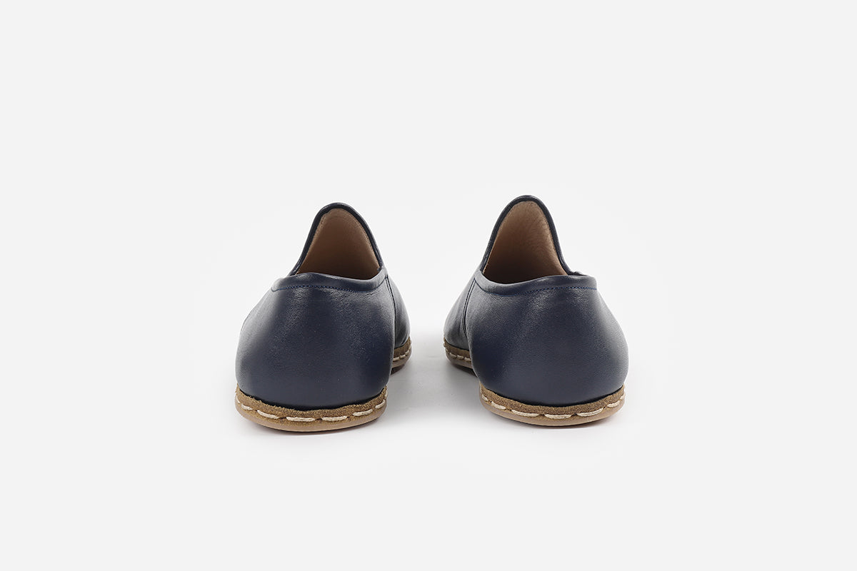 Elegant handmade leather loafers for women in midnight blue, showcasing a luxurious finish and a timeless design.