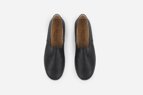 Stylish men's Midnight Noir leather loafers, combining a deep black hue with meticulous handcrafting from Turkey.