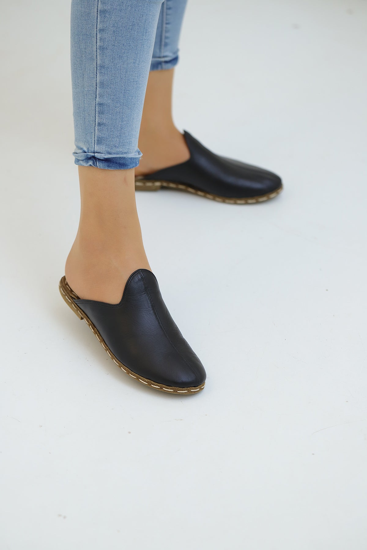 Midnight Noir Handmade Leather Slippers Women – ZER 'N ZER