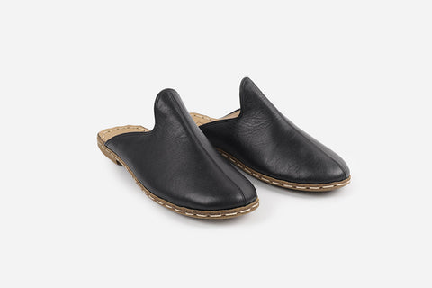 Elegant Midnight Noir leather slippers for men, featuring Italian leather and meticulous Turkish craftsmanship.