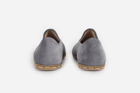 Women's loafers in Mist Grey suede, handmade for a soft, refined look and elegant light grey color.